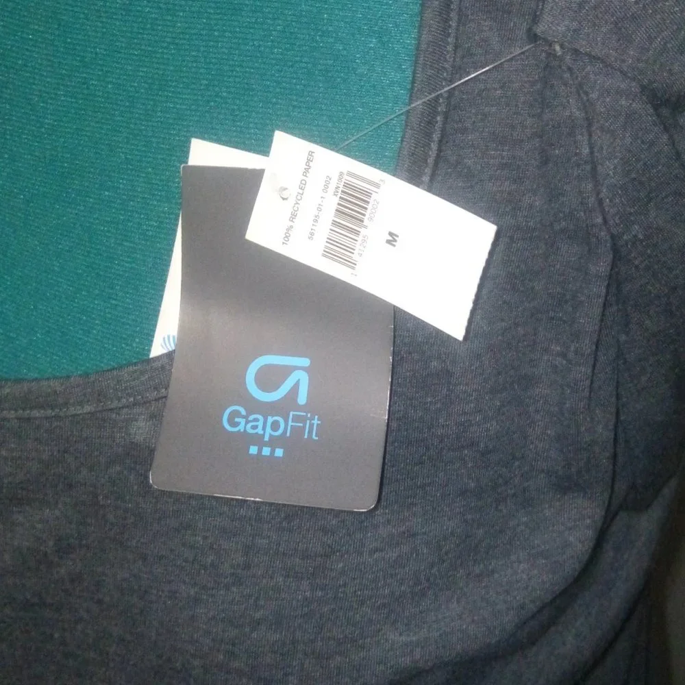 Gap Fit Cut Out Shoulder Cool Dry T-Shirt in Gray Sz M NWT